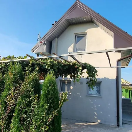 Vikendica Kekic Sa Bazenom Holiday home